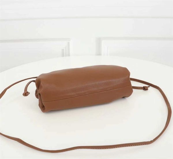 designer herme luxurious bottess bags venetas design women's summer 2022 new fashion messenger cloud pleated bu et shoulder have a logo
designer herme luxurious bottess bags venetas design women's summer 2022 new fashion messenger cloud pleated bu et shoulder have a logo