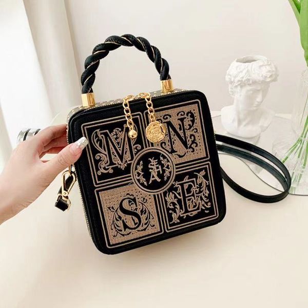 2022 leather messenger bag for female handbag tote vintage crossbody bag clutch purse luxury brand designer women shoulder bags
2022 leather messenger bag for female handbag tote vintage crossbody bag clutch purse luxury brand designer women shoulder bags