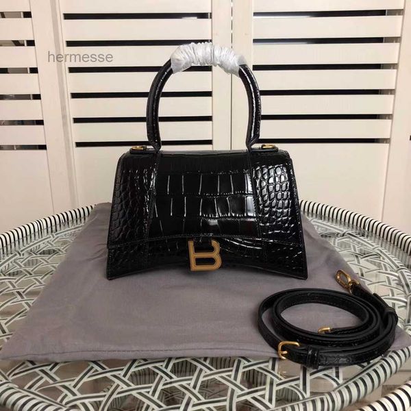 evenning bags balencaigass designer womens bag 2022 new crocodile sandglass bag versatile cowhide one shoulder crossbody women handbags
evenning bags balencaigass designer womens bag 2022 new crocodile sandglass bag versatile cowhide one shoulder crossbody women handbags