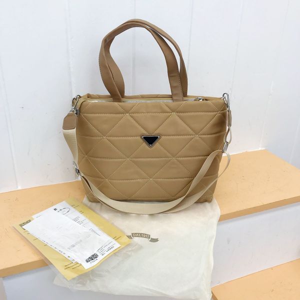duffel bags women fashion designer wedding date large capacity handbag metal triangle letter tote bag
duffel bags women fashion designer wedding date large capacity handbag metal triangle letter tote bag