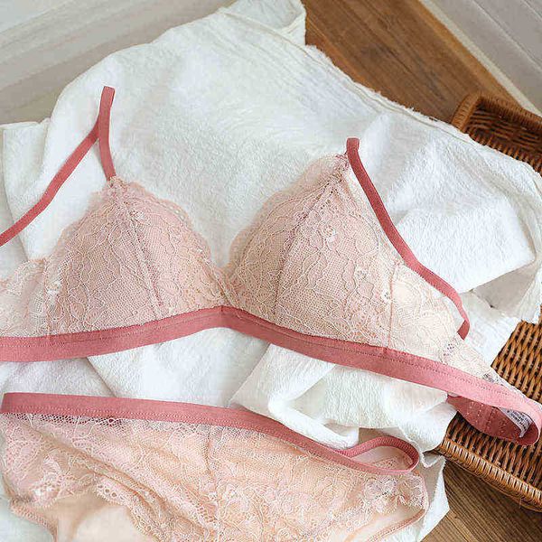 bras sets wriufred lace triangle cup underwear thin section no steel ring is small and thin shoulder strap girls bra panties set t220907, Red;black
bras sets wriufred lace triangle cup underwear thin section no steel ring is small and thin shoulder strap girls bra panties set t220907, Red;black