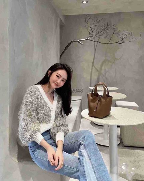 evenning bags herme designe new fashion brand first layer lychee pattern bucket cabbage basket bag high-grade lock versatile handbag
evenning bags herme designe new fashion brand first layer lychee pattern bucket cabbage basket bag high-grade lock versatile handbag