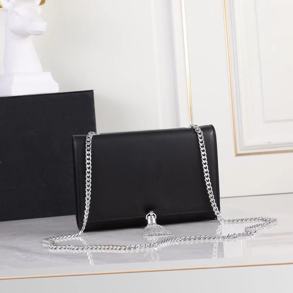 evening bags new luxurys designers bags handbag purses woman fashion double bread clutch purse shoulder bags tassels chain bag 2023
evening bags new luxurys designers bags handbag purses woman fashion double bread clutch purse shoulder bags tassels chain bag 2023
