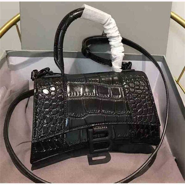handbags designer balencalgass 2022 b family bag hourglasss bag cowhide crocodile pattern fashion trend versatile one shoulder messenger
handbags designer balencalgass 2022 b family bag hourglasss bag cowhide crocodile pattern fashion trend versatile one shoulder messenger