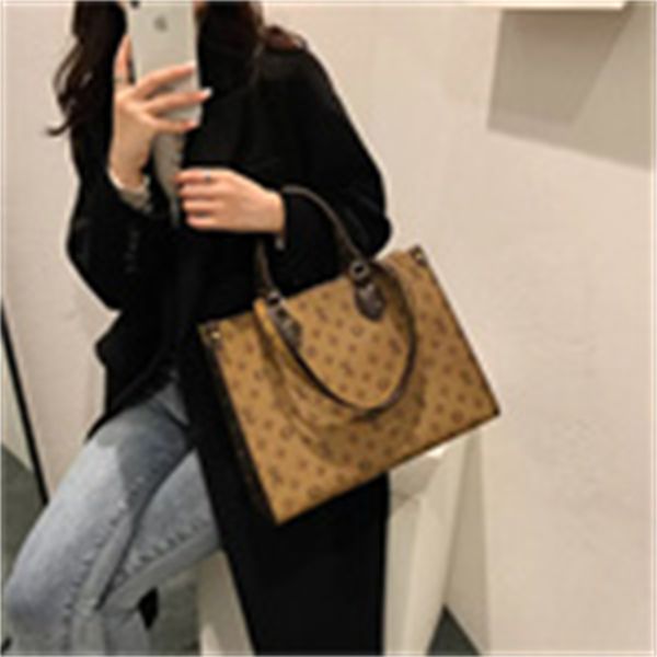 designer bag women's handbag shoulder chain bag clutch plate velvet thread wallet letter solid hass square stripe luxury
designer bag women's handbag shoulder chain bag clutch plate velvet thread wallet letter solid hass square stripe luxury