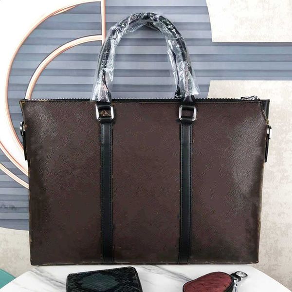 2022 new men shoulder briefcase brown classic flower leather handbag business lapbag messenger bags computer handbag with strap 39cm
2022 new men shoulder briefcase brown classic flower leather handbag business lapbag messenger bags computer handbag with strap 39cm