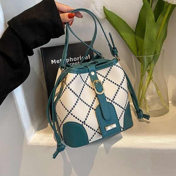 2022 new pu leather crossbody bags for women french texture popular women's bag drawst shoulder bag
2022 new pu leather crossbody bags for women french texture popular women's bag drawst shoulder bag