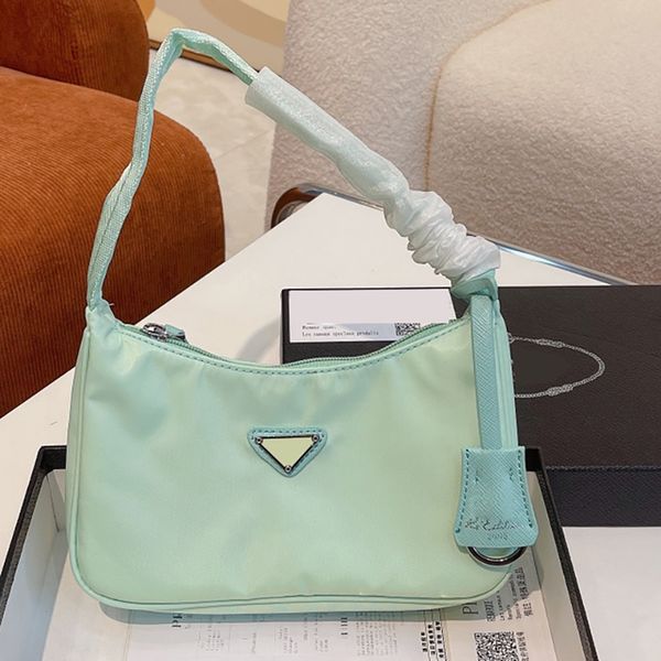shoulder bag handbags axillary package classic nylon edition 2005 enamel triangular logo printing designer bags re-edition 2000 re-nylon hob
shoulder bag handbags axillary package classic nylon edition 2005 enamel triangular logo printing designer bags re-edition 2000 re-nylon hob
