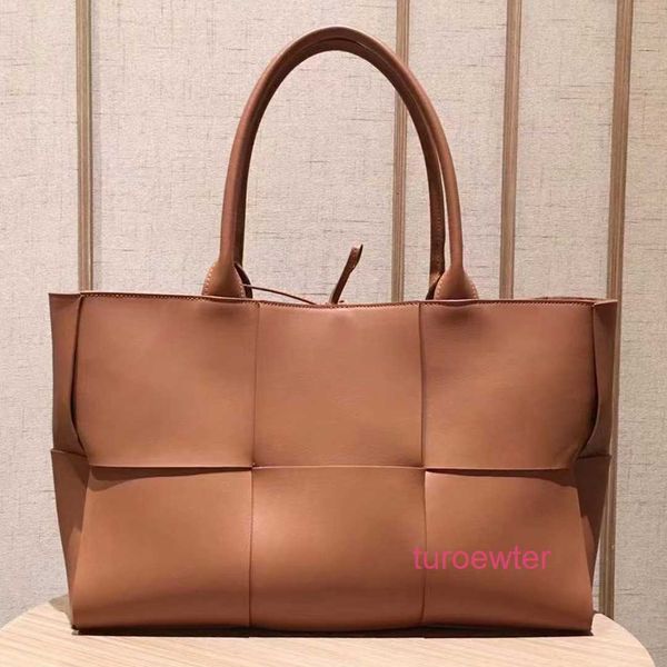 bottegas handbags venetas designer large tote bags casual autumn and winter new song hye kyo same leather woven arco tote bag shopping singl
bottegas handbags venetas designer large tote bags casual autumn and winter new song hye kyo same leather woven arco tote bag shopping singl