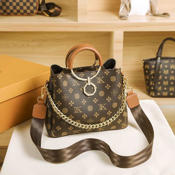 hand evening bags fazhongtuote printed old flower single shoulder messenger portable chain women's mommy bag
hand evening bags fazhongtuote printed old flower single shoulder messenger portable chain women's mommy bag