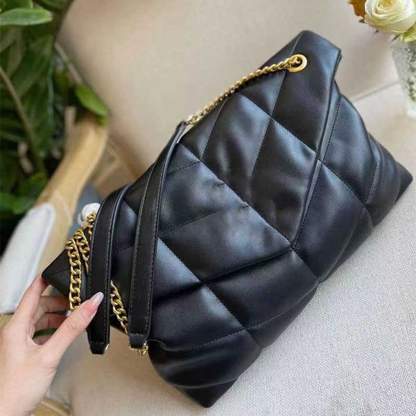 evening bags 2022 designer new leather women's bag messenger chain cloud bag large capacity all-match with the same style
evening bags 2022 designer new leather women's bag messenger chain cloud bag large capacity all-match with the same style