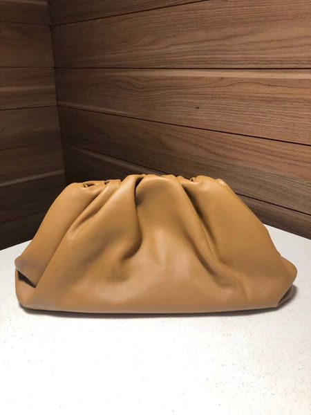 designer herme luxurious bottess bags venetas 2022 new axigo same style cloud soft leather dumpling messenger lady s large have a logo
designer herme luxurious bottess bags venetas 2022 new axigo same style cloud soft leather dumpling messenger lady s large have a logo