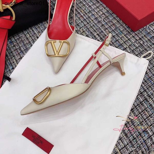 designer sandals luxury classic metal v-button high heels one-sided belt thin heel sandal casual shoes women valentinoe''valentino, Black
designer sandals luxury classic metal v-button high heels one-sided belt thin heel sandal casual shoes women valentinoe''valentino, Black