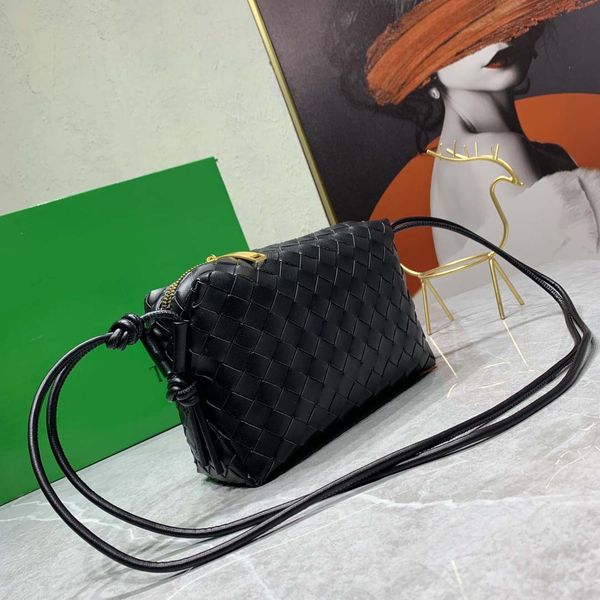 luxury famous designer women leather crossbody bag woven design shoulder bags lady simple zipper knitting handbags cross body messenger purs
luxury famous designer women leather crossbody bag woven design shoulder bags lady simple zipper knitting handbags cross body messenger purs