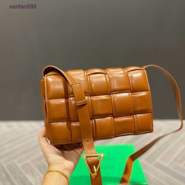 botte botte bags venecassette bucket bag2022 new woven large plaid pillow tofu genuine leather cloud oblique span small square rainbow
botte botte bags venecassette bucket bag2022 new woven large plaid pillow tofu genuine leather cloud oblique span small square rainbow