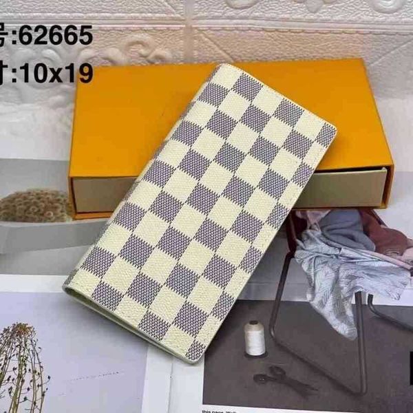 luxury brand bag popular men's wallet european and american style classic printing half fold long hand-held suit is hot, Red;black
luxury brand bag popular men's wallet european and american style classic printing half fold long hand-held suit is hot, Red;black