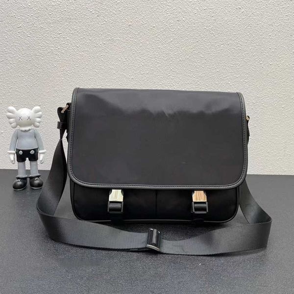 2022 designer men bag black briefcases brand crossbody shoulder bags nylon messenger bags purses casual style with small purse triangle
2022 designer men bag black briefcases brand crossbody shoulder bags nylon messenger bags purses casual style with small purse triangle