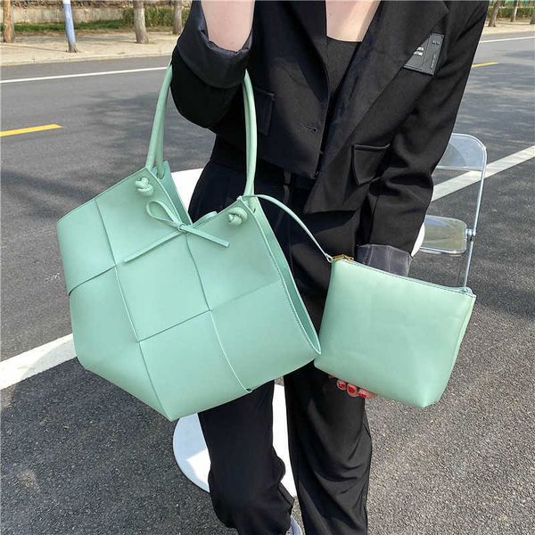 bottess bag venetas fashion spring and summer 2022 pure color trend new woven large capacity tide portable one shoulder mother tot underarm
bottess bag venetas fashion spring and summer 2022 pure color trend new woven large capacity tide portable one shoulder mother tot underarm