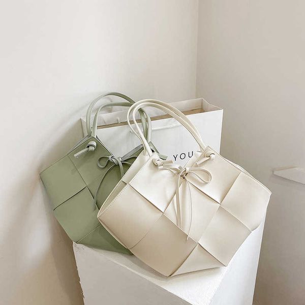 bottess bag venetas fashion 2022 spring and summer new texture woven one shoulder women's mother tote
bottess bag venetas fashion 2022 spring and summer new texture woven one shoulder women's mother tote