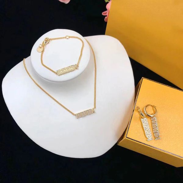 2022 classic designer necklaces set women mens hip hop shape f letter stud earings bracelets rock round wedding gift wholesale fashion jewel, Silver
2022 classic designer necklaces set women mens hip hop shape f letter stud earings bracelets rock round wedding gift wholesale fashion jewel, Silver