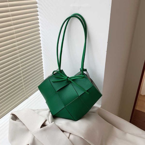 bottess bag venetas fashion woven large women's summer 2022 new fashion niche underarm netred personality capacity drawstring single sh 
bottess bag venetas fashion woven large women's summer 2022 new fashion niche underarm netred personality capacity drawstring single sh
