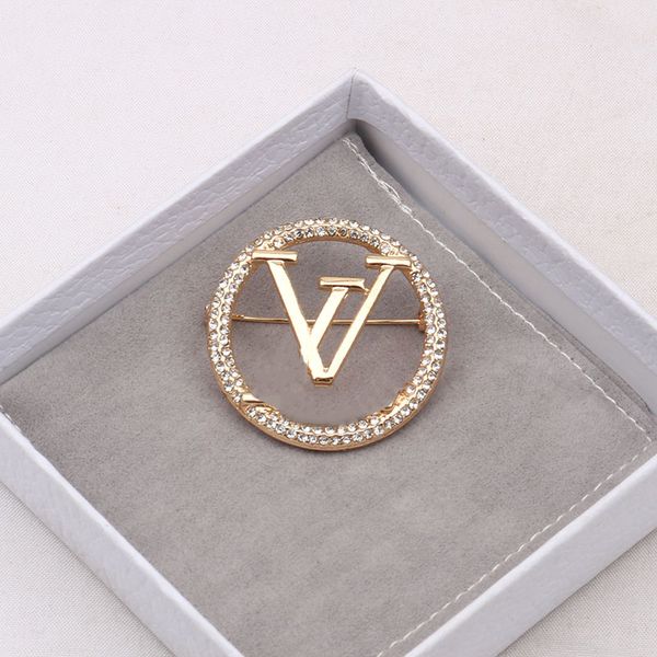 fashion women men designer brand letter brooches 18k gold plated inlay crystal rhinestone jewelry brooch charm pearl pin 2023 marry christma, Gray
fashion women men designer brand letter brooches 18k gold plated inlay crystal rhinestone jewelry brooch charm pearl pin 2023 marry christma, Gray