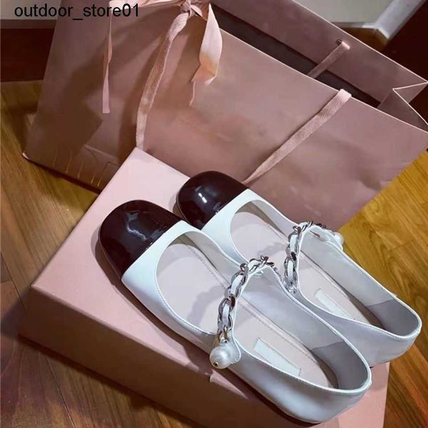 dress shoes designer miu new black white mary jane patent leather single shoe pearl chain shallow flat leather women sneakers
dress shoes designer miu new black white mary jane patent leather single shoe pearl chain shallow flat leather women sneakers