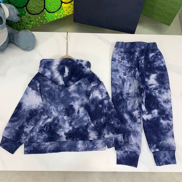 girls boys tracksuits sets hoodies baby clothes kids designer clothes with letters graffiti design sports loose outfit warm autumn and winte, White
girls boys tracksuits sets hoodies baby clothes kids designer clothes with letters graffiti design sports loose outfit warm autumn and winte, White