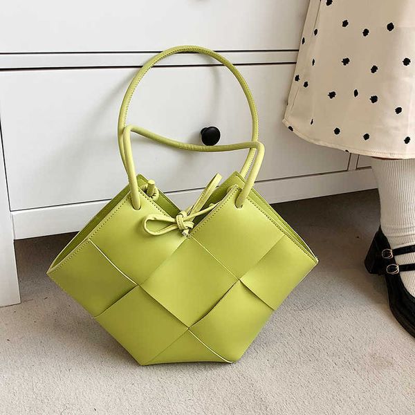 bottess bag venetas fashion pop bbao personality woven shoulder 2022 summer new style niche design texture wrist women's
bottess bag venetas fashion pop bbao personality woven shoulder 2022 summer new style niche design texture wrist women's