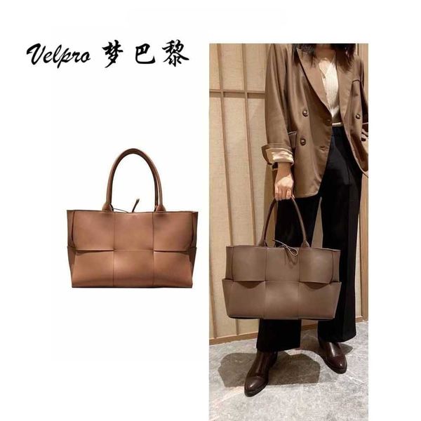 fashion bag designer bottess venetas's genuine leather for female 2022 spring and summer new portable large woven tote simple capacity
fashion bag designer bottess venetas's genuine leather for female 2022 spring and summer new portable large woven tote simple capacity