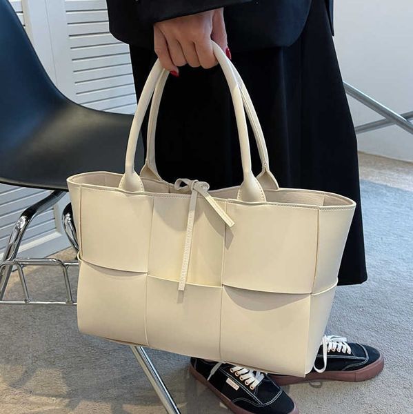 fashion bag designer bottess venetas's net red large 2022 new trendy foreign style single shoulder women's capacity versatile port
fashion bag designer bottess venetas's net red large 2022 new trendy foreign style single shoulder women's capacity versatile port