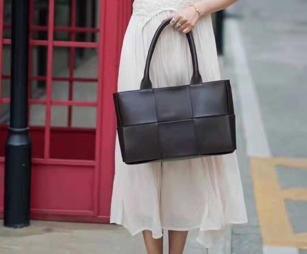fashion bag designer bottess venetas's large capacity leather women's for commuting casual high texture woven shoulder 2022 new wo
fashion bag designer bottess venetas's large capacity leather women's for commuting casual high texture woven shoulder 2022 new wo
