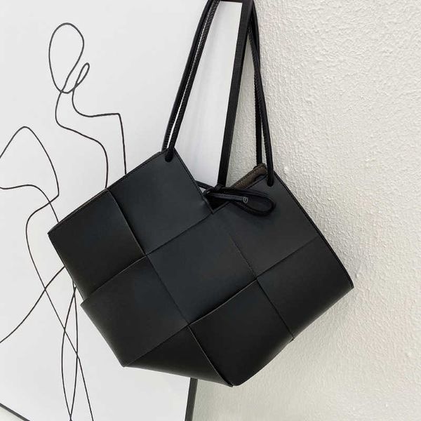 bottess bag venetas fashion women's new woven women's single shoulder oblique cross leisure small tot
bottess bag venetas fashion women's new woven women's single shoulder oblique cross leisure small tot