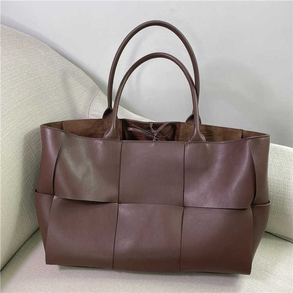 fashion bag designer bottess venetas's autumn and winter 2022 new song huiqiao same leather woven arco tote shopping single shoulder mo
fashion bag designer bottess venetas's autumn and winter 2022 new song huiqiao same leather woven arco tote shopping single shoulder mo