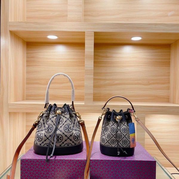 luxury leather woman's torys designer bag burchs handbag bag women's tb jacquard bucket old flower large capacity handbag single s
luxury leather woman's torys designer bag burchs handbag bag women's tb jacquard bucket old flower large capacity handbag single s