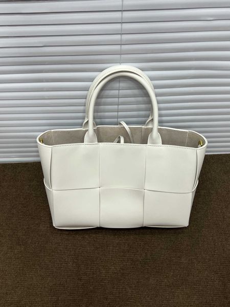 fashion bag designer bottess venetas's 2022 new french niche fashion woven tote one shoulder large lattice leather hand shopping
fashion bag designer bottess venetas's 2022 new french niche fashion woven tote one shoulder large lattice leather hand shopping