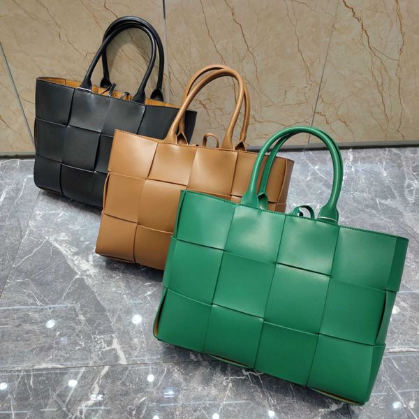 fashion bag designer bottess venetas's autumn and winter 2022 new style leather hand woven large cow solid commuter capacity portable w
fashion bag designer bottess venetas's autumn and winter 2022 new style leather hand woven large cow solid commuter capacity portable w