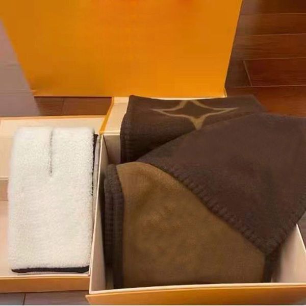 2022 new arrived brand men scarf cashmere winter scarves long size male warmer women's printing v letter wool, Blue;gray
2022 new arrived brand men scarf cashmere winter scarves long size male warmer women's printing v letter wool, Blue;gray