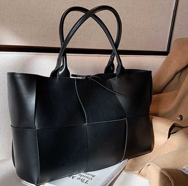 fashion bag designer bottess venetas's large capacity women's 2022 spring new fashion korean portable solid color tote
fashion bag designer bottess venetas's large capacity women's 2022 spring new fashion korean portable solid color tote