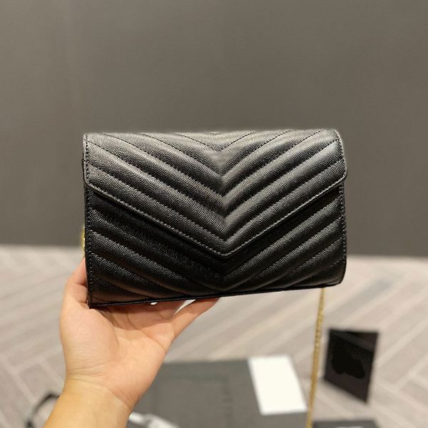 chain messenger bag flap shoulder purse lady tote handbag fashion grain cowhide genuine leather plain hardware letter buckle internal zipper
chain messenger bag flap shoulder purse lady tote handbag fashion grain cowhide genuine leather plain hardware letter buckle internal zipper