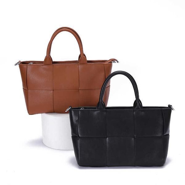 fashion bag designer bottess venetas's women's hand new solid leather women's large capacity leather tote
fashion bag designer bottess venetas's women's hand new solid leather women's large capacity leather tote