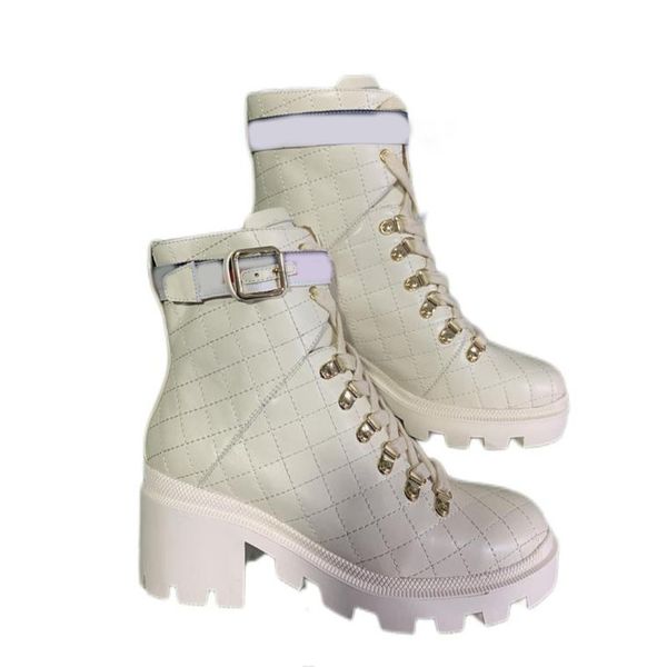 2022 winter boots vintage old flower thick heel high end popular side zipper metal buckle women leather boots, Black
2022 winter boots vintage old flower thick heel high end popular side zipper metal buckle women leather boots, Black