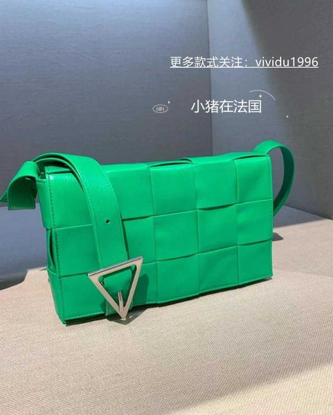 leather bottegas bag venetas knotted designer handbag women's bag cassette woven triangle buckle green leather one shoulder oblique str
leather bottegas bag venetas knotted designer handbag women's bag cassette woven triangle buckle green leather one shoulder oblique str