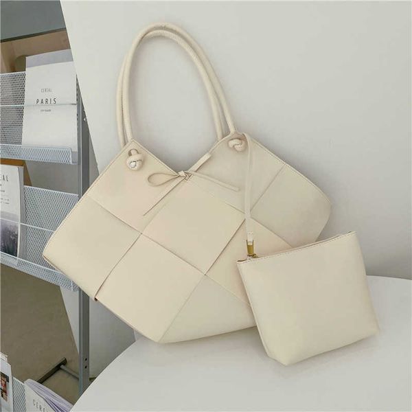 bottess bag venetas fashion texture large capacity single shoulder woven women's 2022 new ins foreign style design portable shopping
bottess bag venetas fashion texture large capacity single shoulder woven women's 2022 new ins foreign style design portable shopping