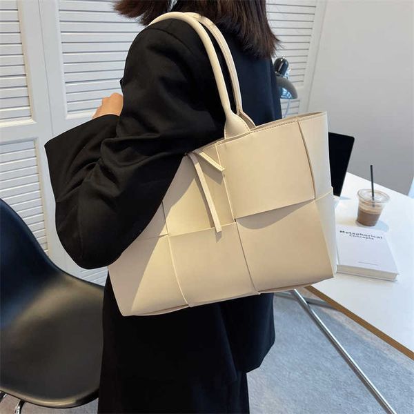 fashion bag designer bottess venetas's new 2022 women's large capacity single shoulder woven tote large shopping fashionable versa
fashion bag designer bottess venetas's new 2022 women's large capacity single shoulder woven tote large shopping fashionable versa