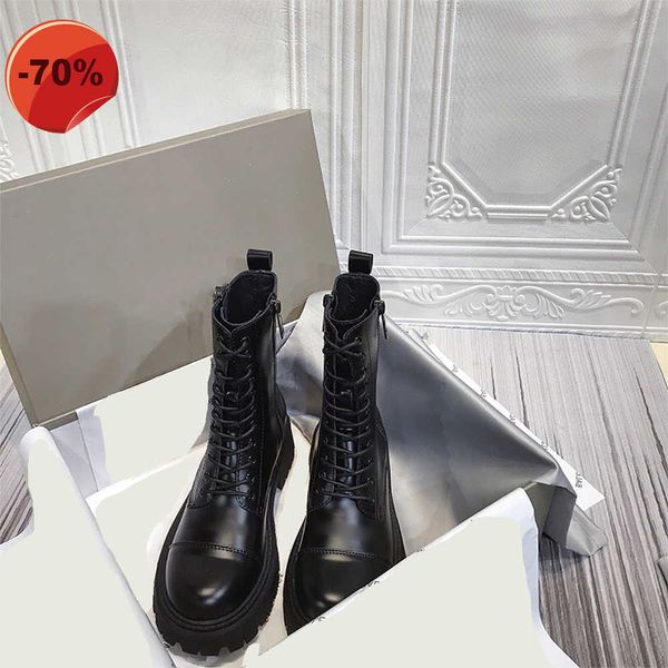 designer boots winter shoes martin desert boo flamingo love arrow medal 100% leather thick high heel with boxs. 2021 women size 34-40, Black;brown
designer boots winter shoes martin desert boo flamingo love arrow medal 100% leather thick high heel with boxs. 2021 women size 34-40, Black;brown