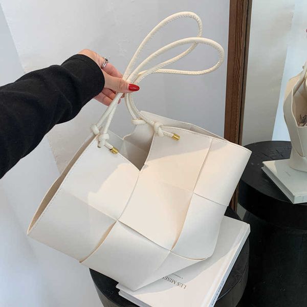 bottess bag venetas fashion large capacity women's summer 2022 new fashion child mother single shoulder simple minority design tote
bottess bag venetas fashion large capacity women's summer 2022 new fashion child mother single shoulder simple minority design tote