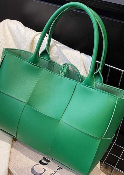 fashion bag designer bottess venetas's 2022 spring knitting women's tote large lattice hand fashion single
fashion bag designer bottess venetas's 2022 spring knitting women's tote large lattice hand fashion single