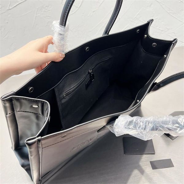 large capacity shopping bag handbags purse shoulder tote bags men women genuine leather letter decoration interior zipper pocket black handb
large capacity shopping bag handbags purse shoulder tote bags men women genuine leather letter decoration interior zipper pocket black handb
