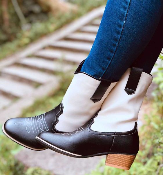 boots dress shoes large womens medium heel thick round head black and white contrast embroidered horse sleeve martin 221013
boots dress shoes large womens medium heel thick round head black and white contrast embroidered horse sleeve martin 221013